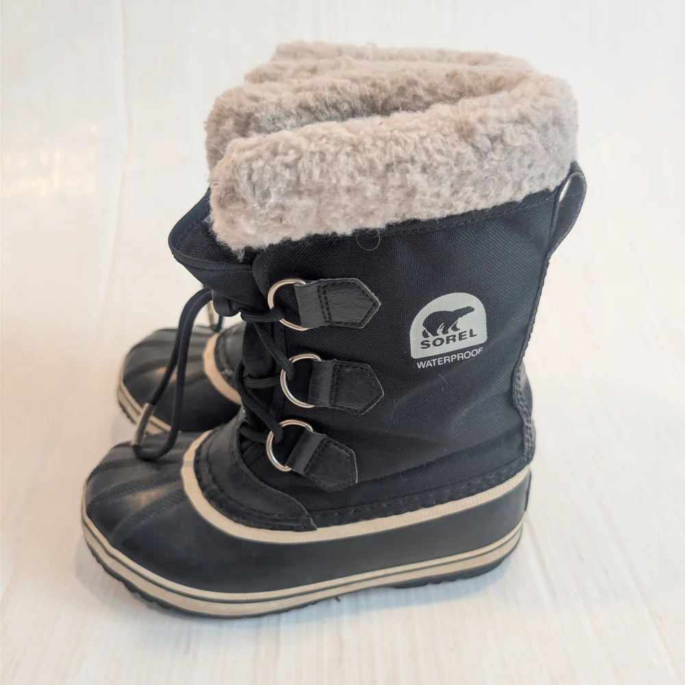 SOREL Kids Yoot Pac Black Lace-up Toggle Winter Boots with Fur Lining Size 2